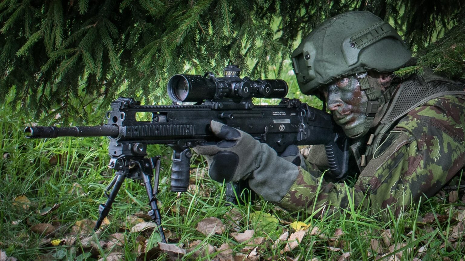 Top 10 Assault Rifles Used by Various Armies in 2025 - khalidmasood.com